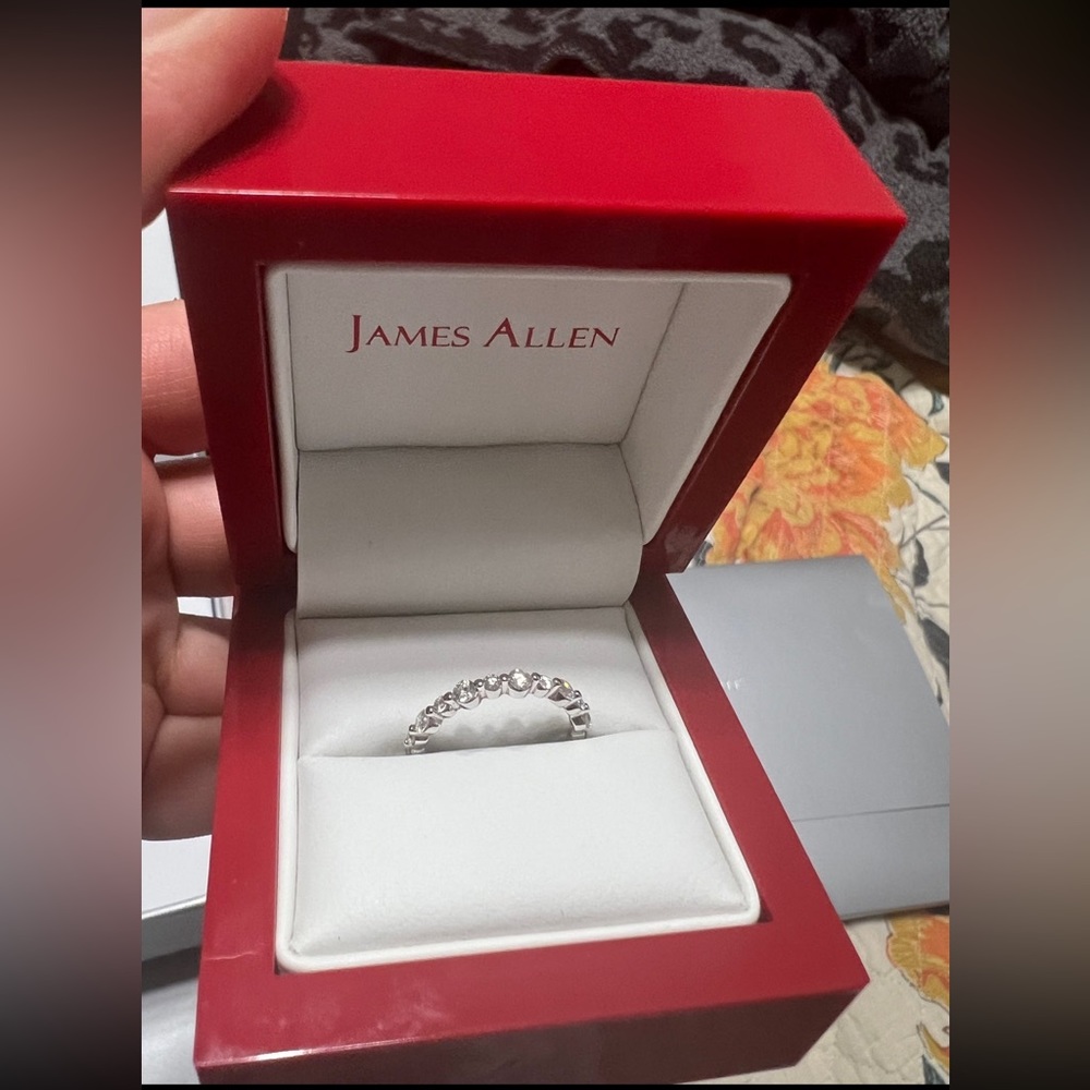 James Allen 14K White Gold Shared Prong Alternating Diamond Ring size 6